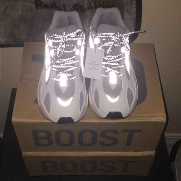 yeezy 700 static box